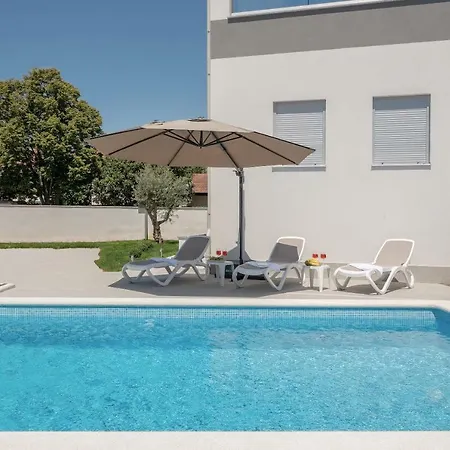 Viras Luxury Πούλα