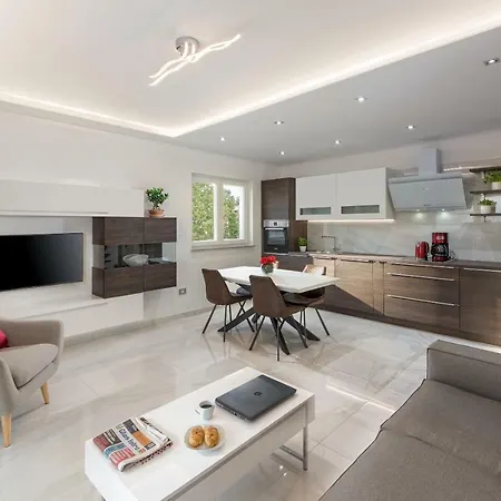 아파트 Viras Luxury *