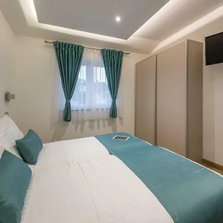 Viras Luxury Apartment *