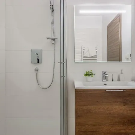 Viras Luxury פולה