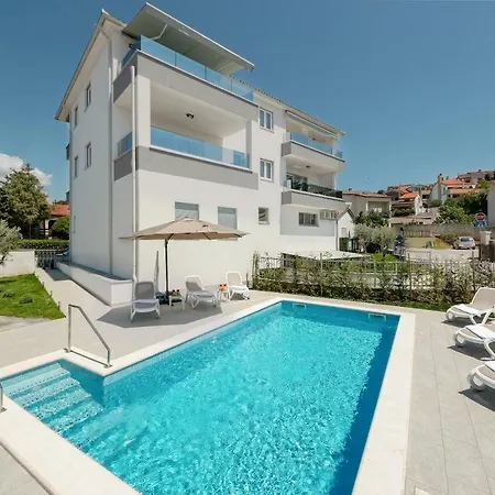 Viras Luxury Lägenhet Pula